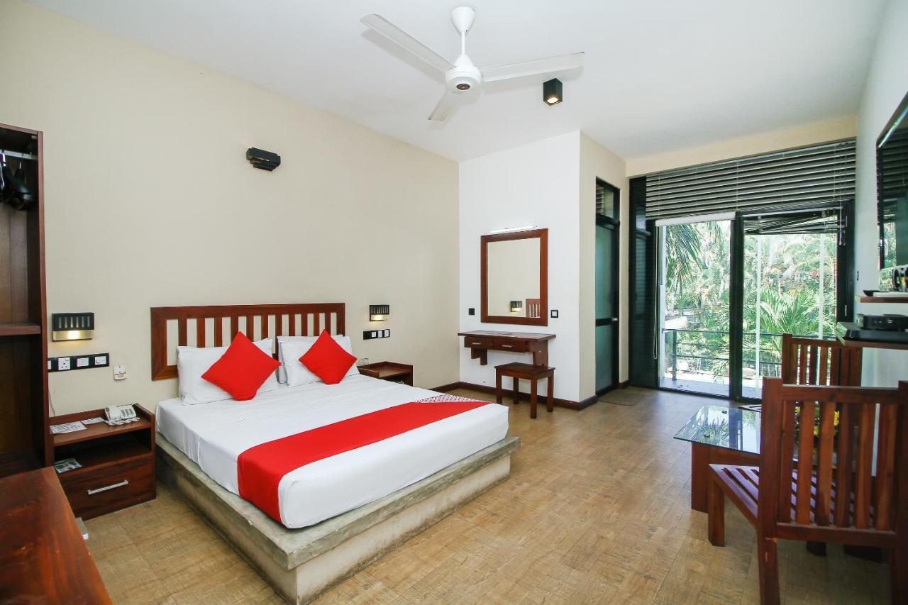 Oyo 471 Randiya Hotel Моратува Экстерьер фото