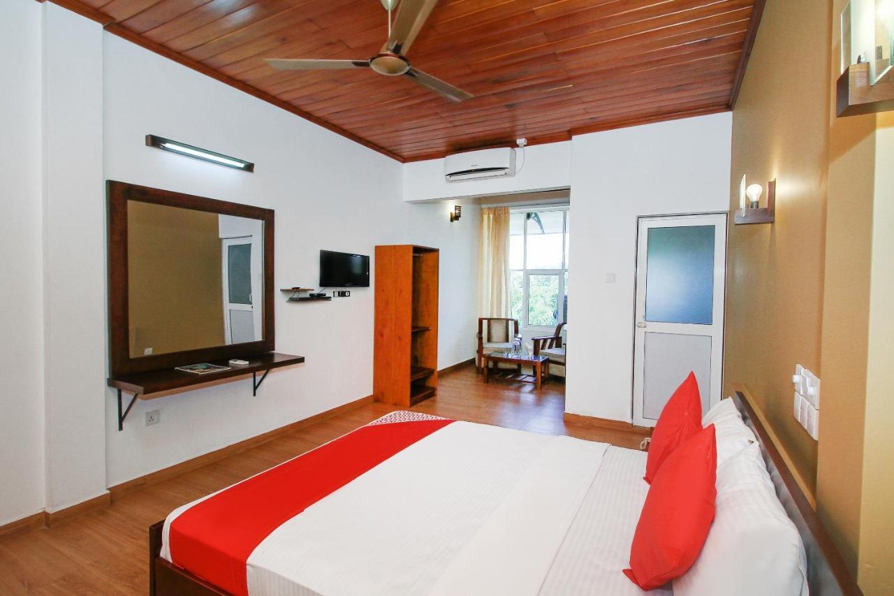Oyo 471 Randiya Hotel Моратува Экстерьер фото