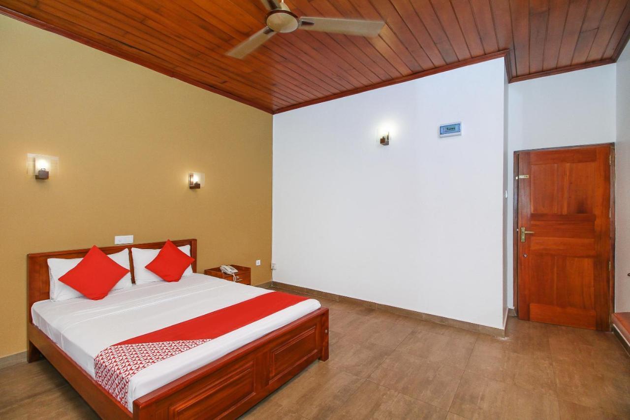 Oyo 471 Randiya Hotel Моратува Экстерьер фото