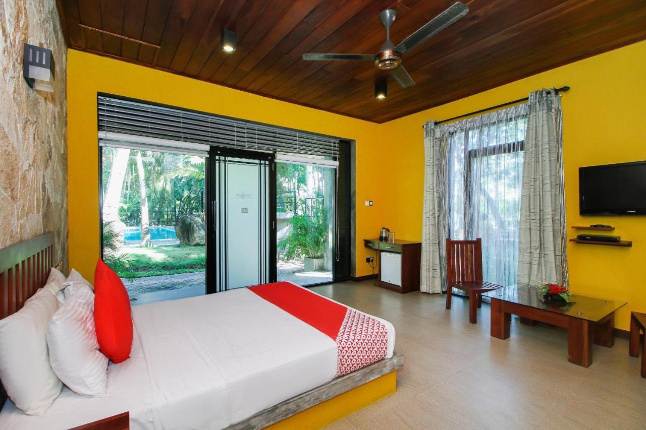 Oyo 471 Randiya Hotel Моратува Экстерьер фото