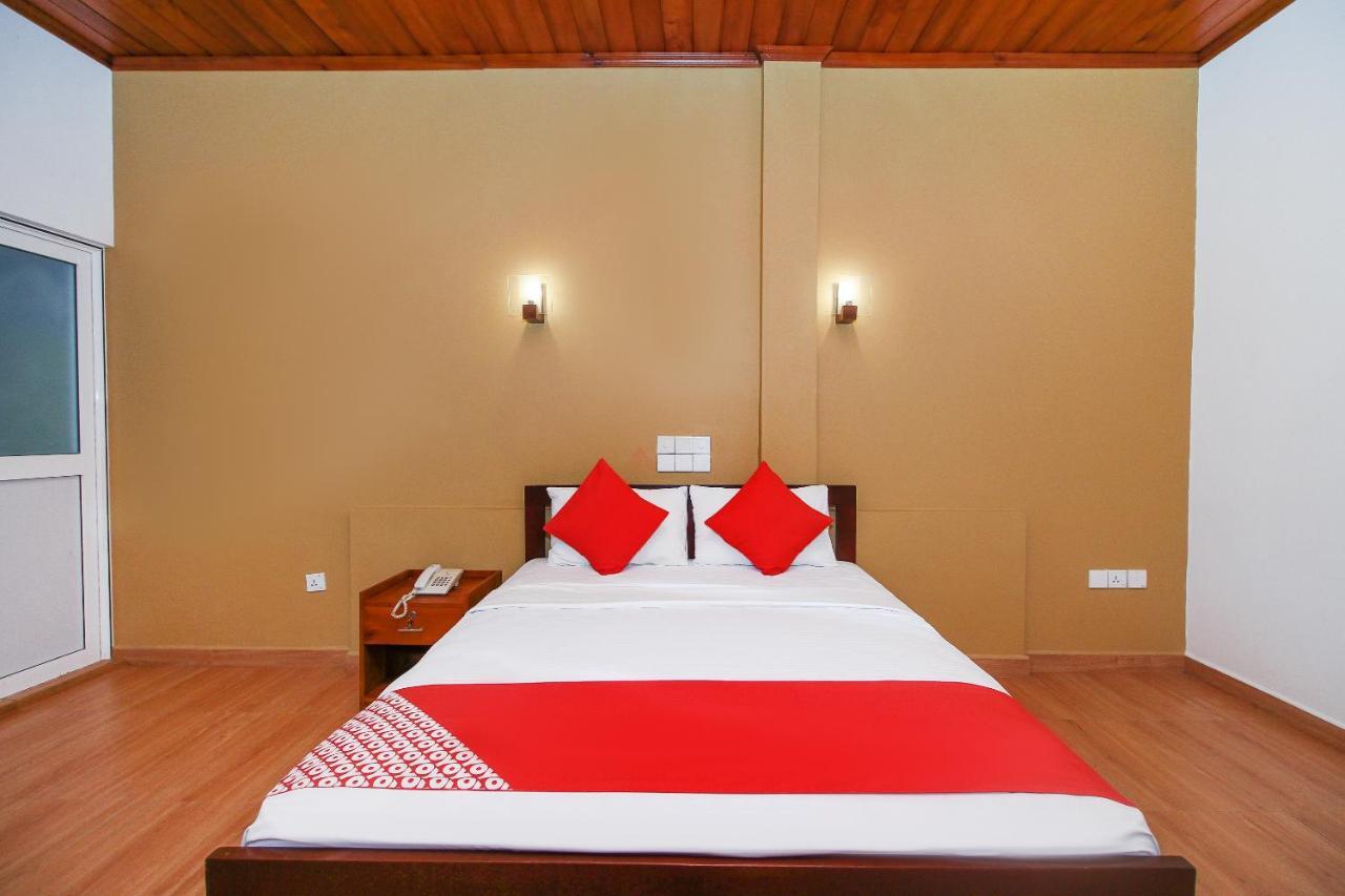 Oyo 471 Randiya Hotel Моратува Экстерьер фото