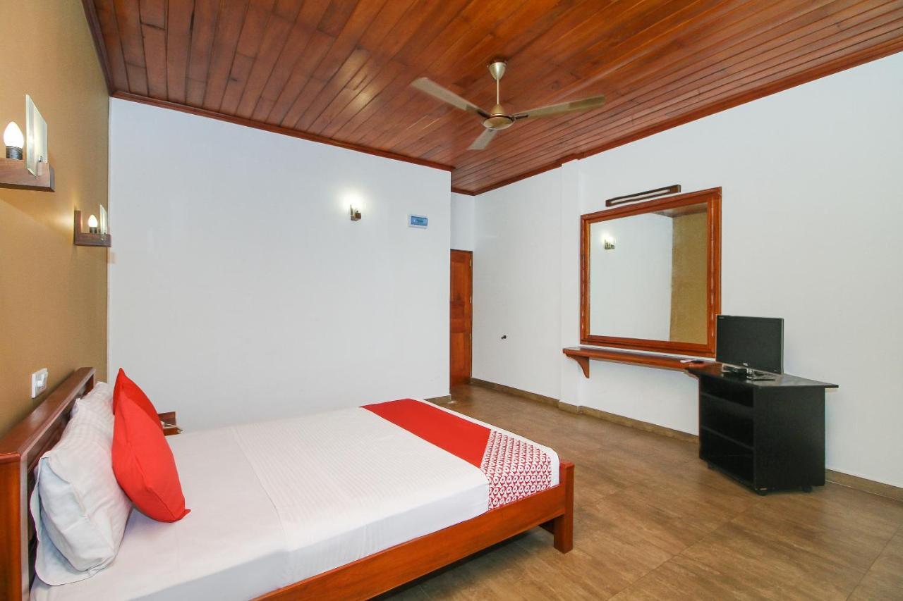 Oyo 471 Randiya Hotel Моратува Экстерьер фото
