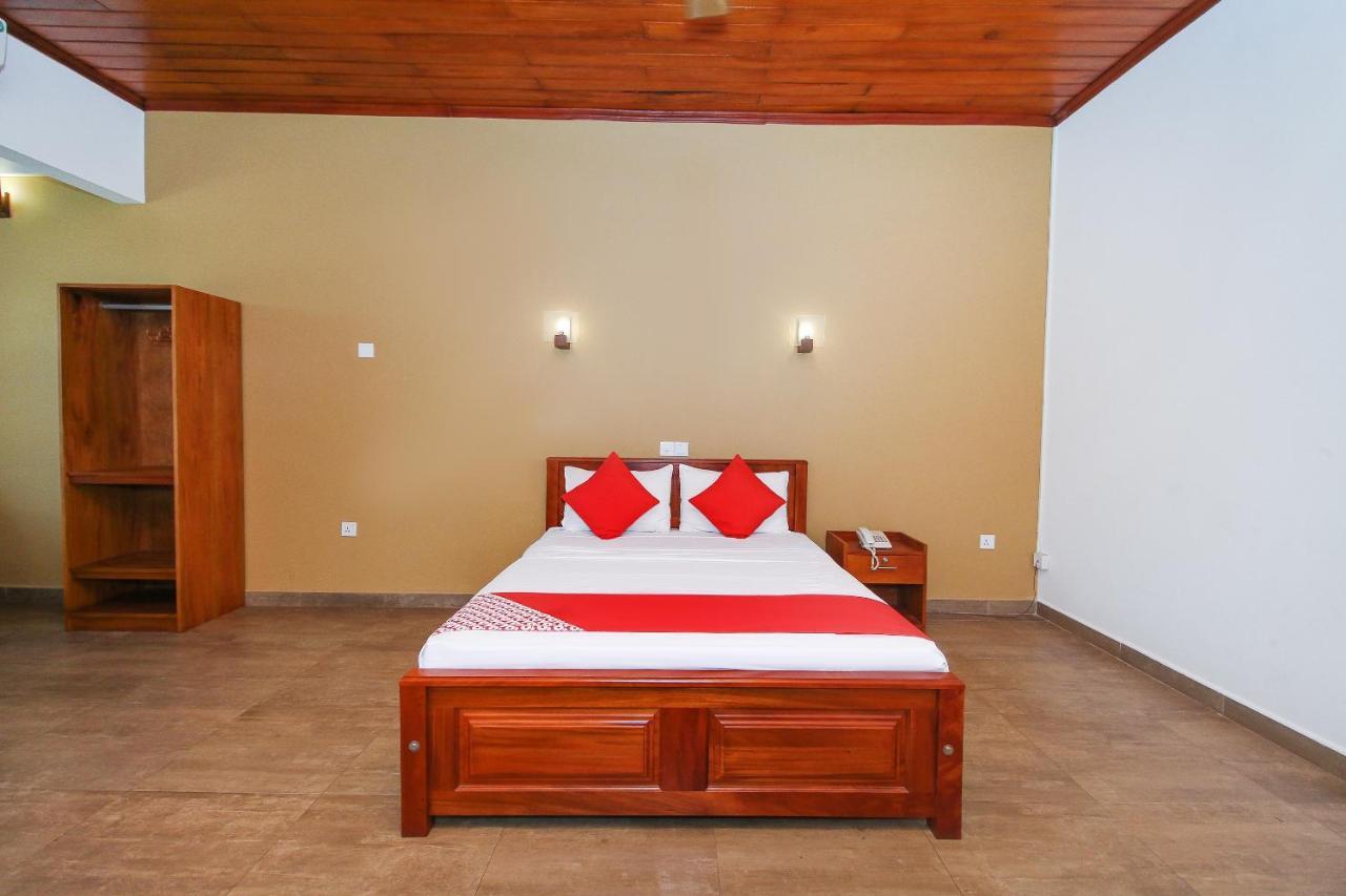 Oyo 471 Randiya Hotel Моратува Экстерьер фото