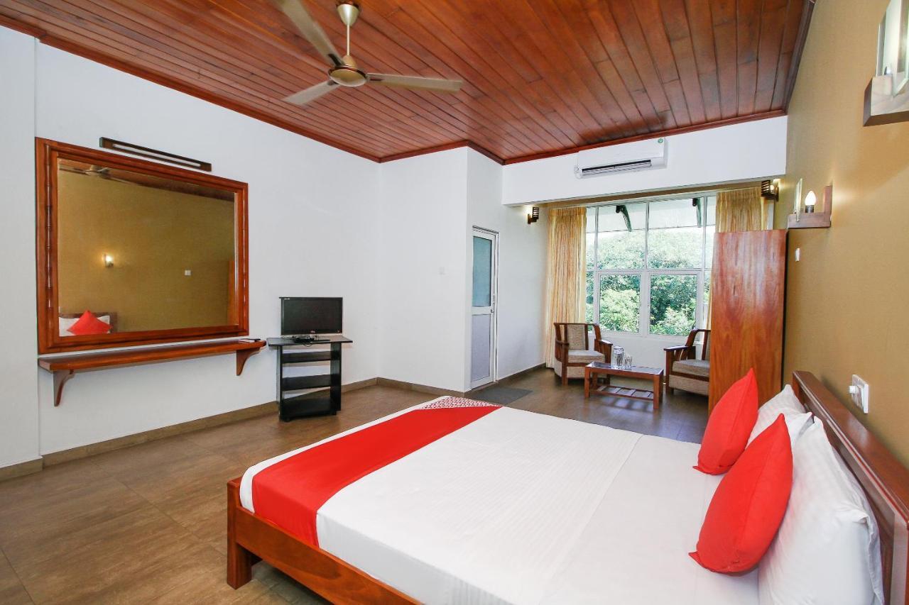 Oyo 471 Randiya Hotel Моратува Экстерьер фото