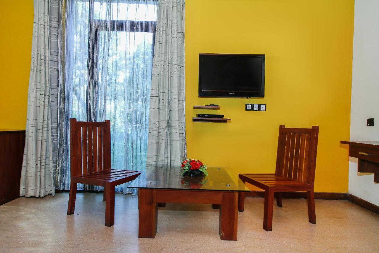 Oyo 471 Randiya Hotel Моратува Экстерьер фото