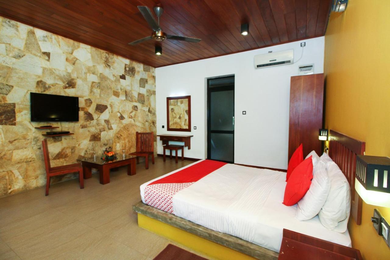 Oyo 471 Randiya Hotel Моратува Экстерьер фото