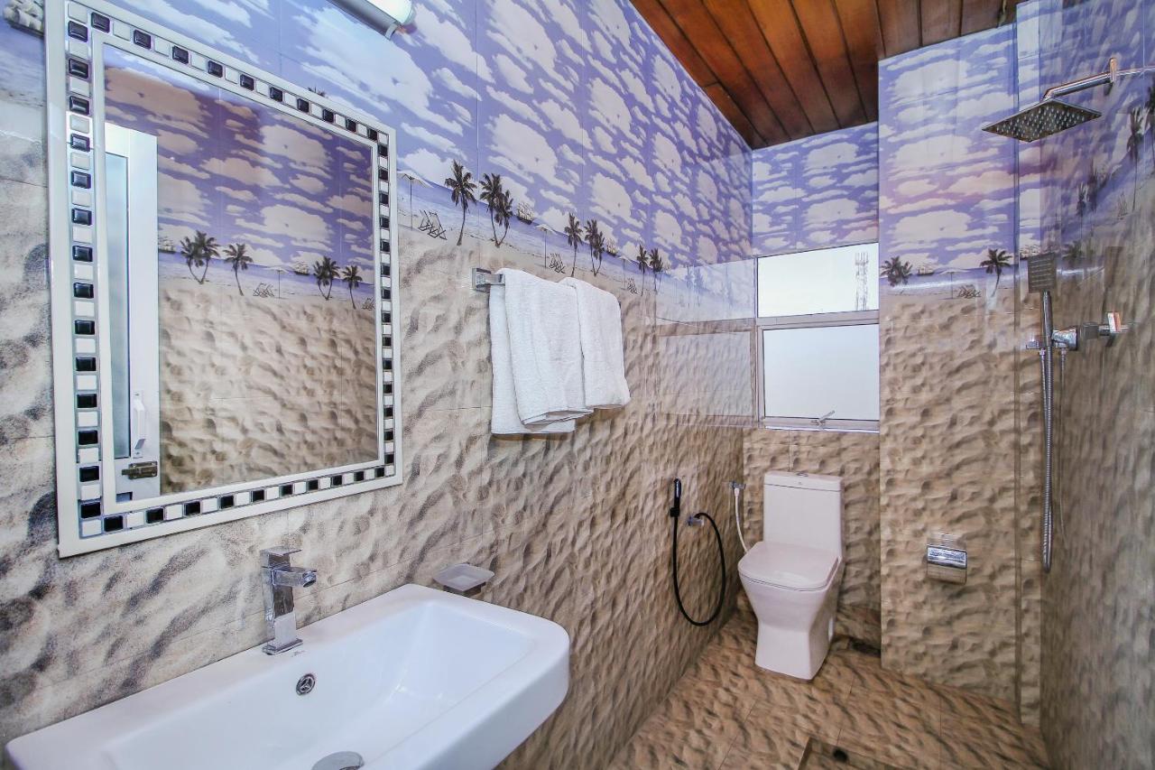 Oyo 471 Randiya Hotel Моратува Экстерьер фото