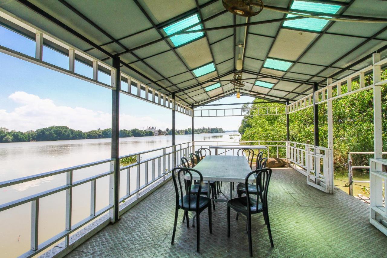 Oyo 471 Randiya Hotel Моратува Экстерьер фото